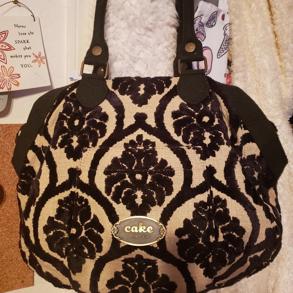 Awesome CAKE Purse by Petunia. Black and white